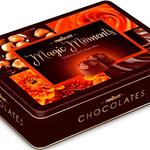 name} Шоколади Magnat Пралини от млечен шоколад с карамелен пълнеж и парченца фъстъци в метална кутия 266 гр