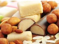 Разлика между марципан (какаов продукт) и марципан (Смес от бадеми и захар)