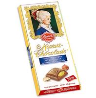 Reber Mozart Алпийски млечен шоколад с пълнеж от лешникова нуга и марципан от шам фъстък 100 гр